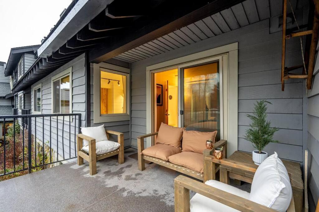 Powder & Pines Luxury Suite Whistler Esterno foto
