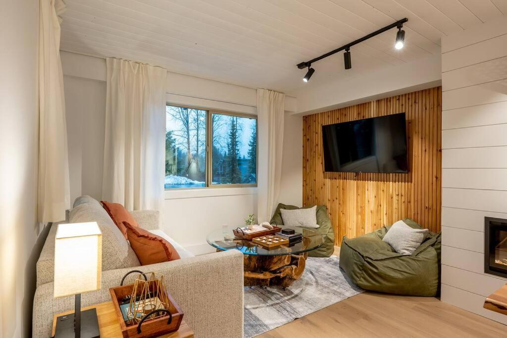 Powder & Pines Luxury Suite Whistler Esterno foto
