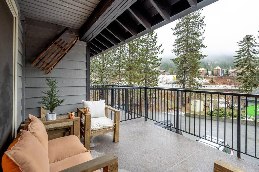 Powder & Pines Luxury Suite Whistler Esterno foto