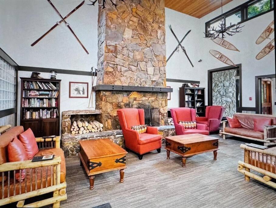Powder & Pines Luxury Suite Whistler Esterno foto